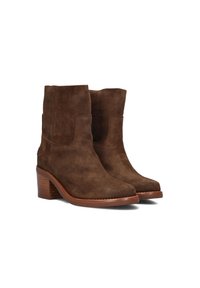 Brown suede ankle boots with rounded toes, stacked mid-height block heels, and smooth leather soles.