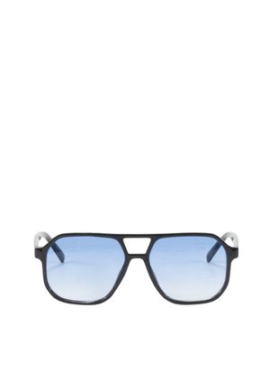 Gafas de sol aviador con montura negra, lentes con degradado azul y diseño de doble puente sobre fondo blanco.