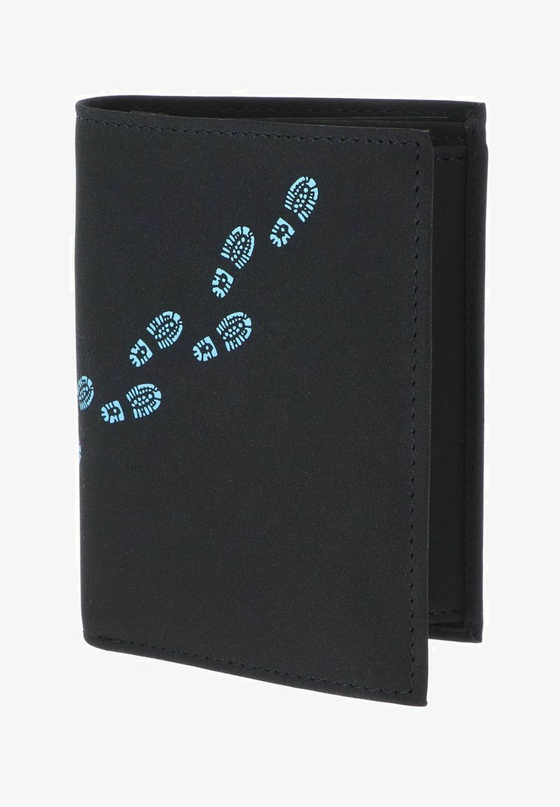 Portefeuille noir bifold avec motif diagonal d'empreinte de botte bleu clair sur la couverture avant, montrant le bord plié et les coutures cousues.