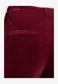 Geselecteerd, bordeaux