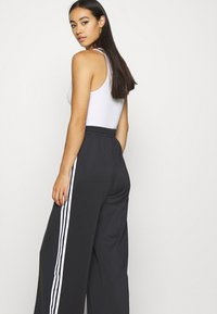 adidas Originals RELAXED PANT  - Pantaloni sportivi - black