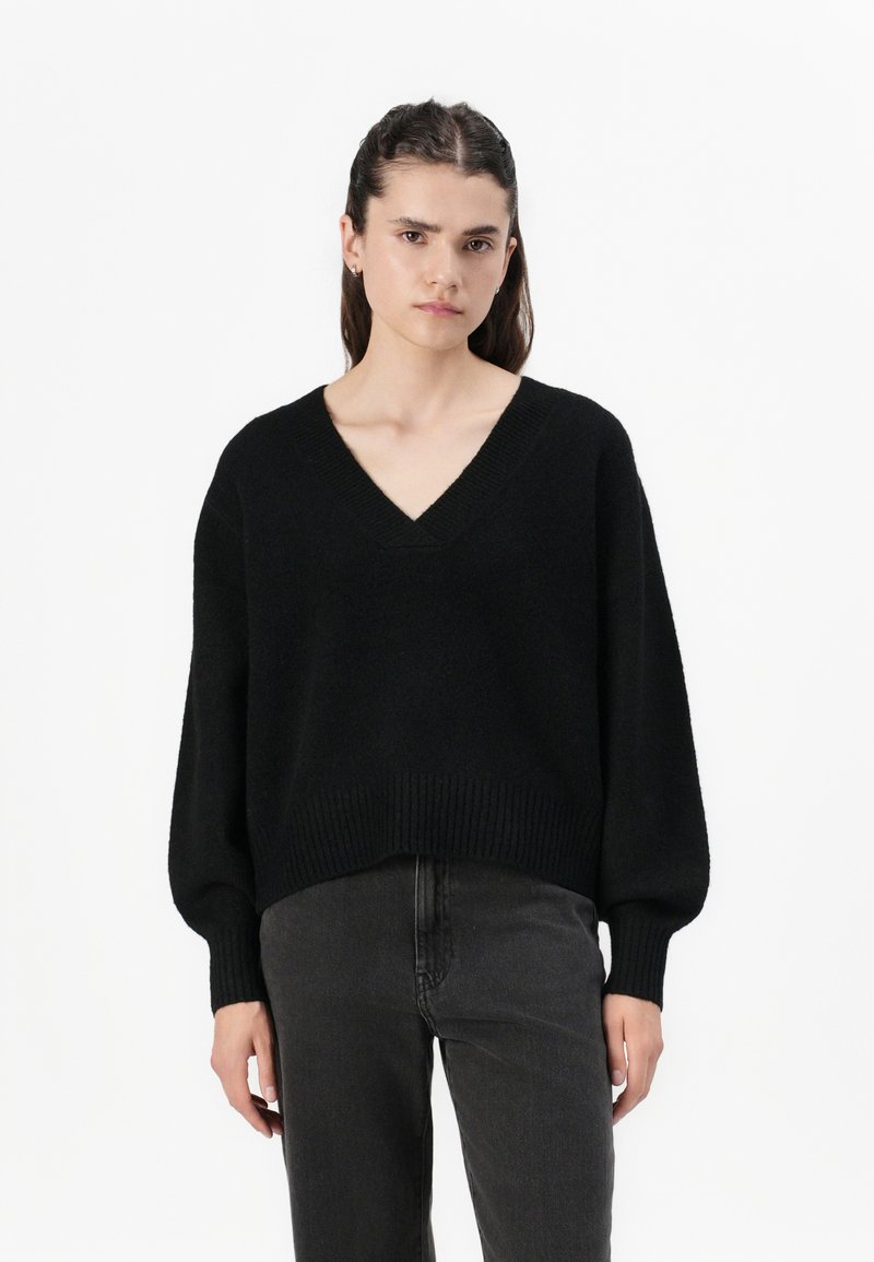 Vero Moda VMBOOM V NECK VER - Svetrík - black