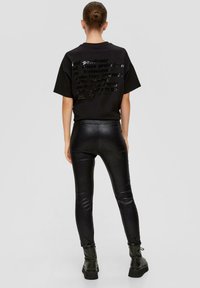 QS IM GLITZERDESIGN - Legginsy