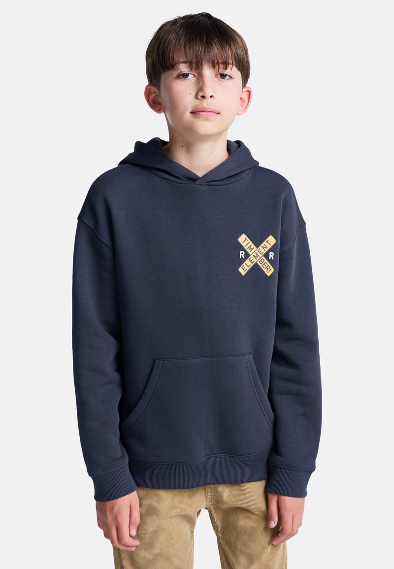 Felpa con cappuccio blu marina realizzata in morbido misto cotone, con tasca frontale e logo beige e nero sul petto a sinistra.