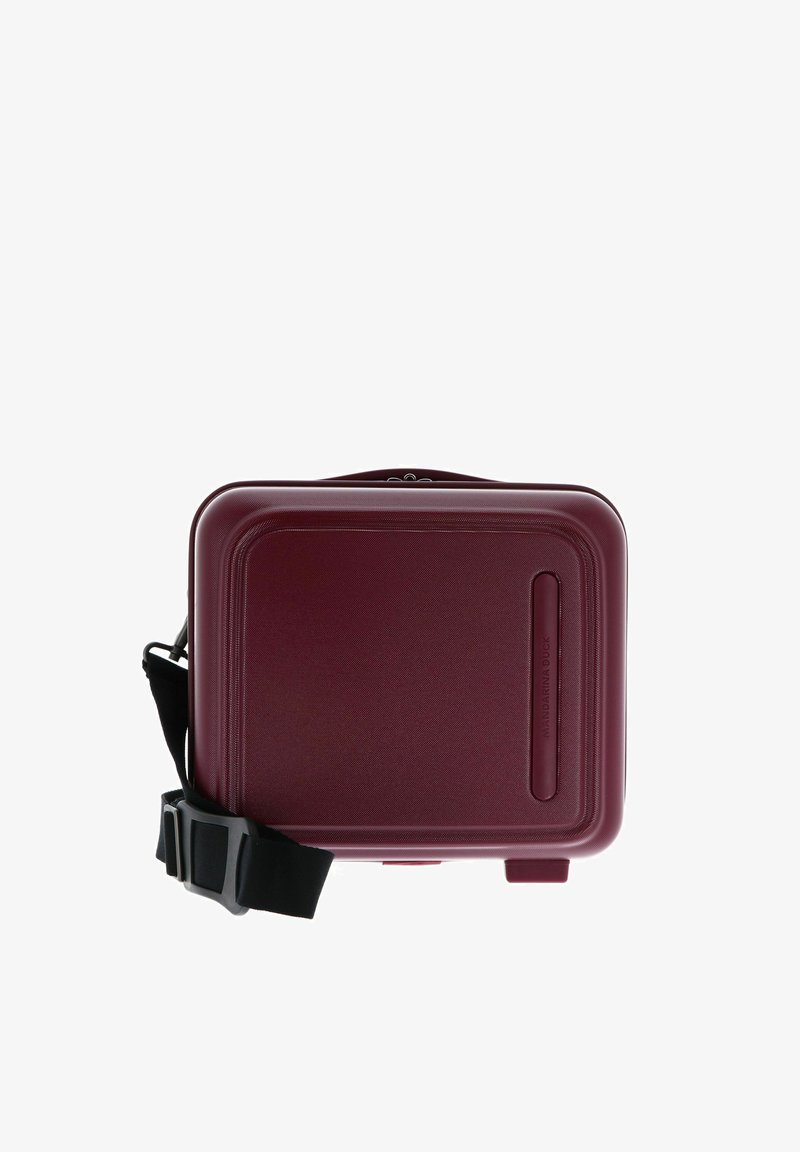 Borsa rigida compatta da cabina color bordeaux con tracolla nera regolabile e logo laterale con la scritta "Mandarina Duck".