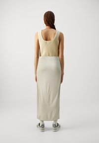 Gina Tricot SOFT TOUCH RUCHED SKIRT - Maksi sijonas - pumice stone