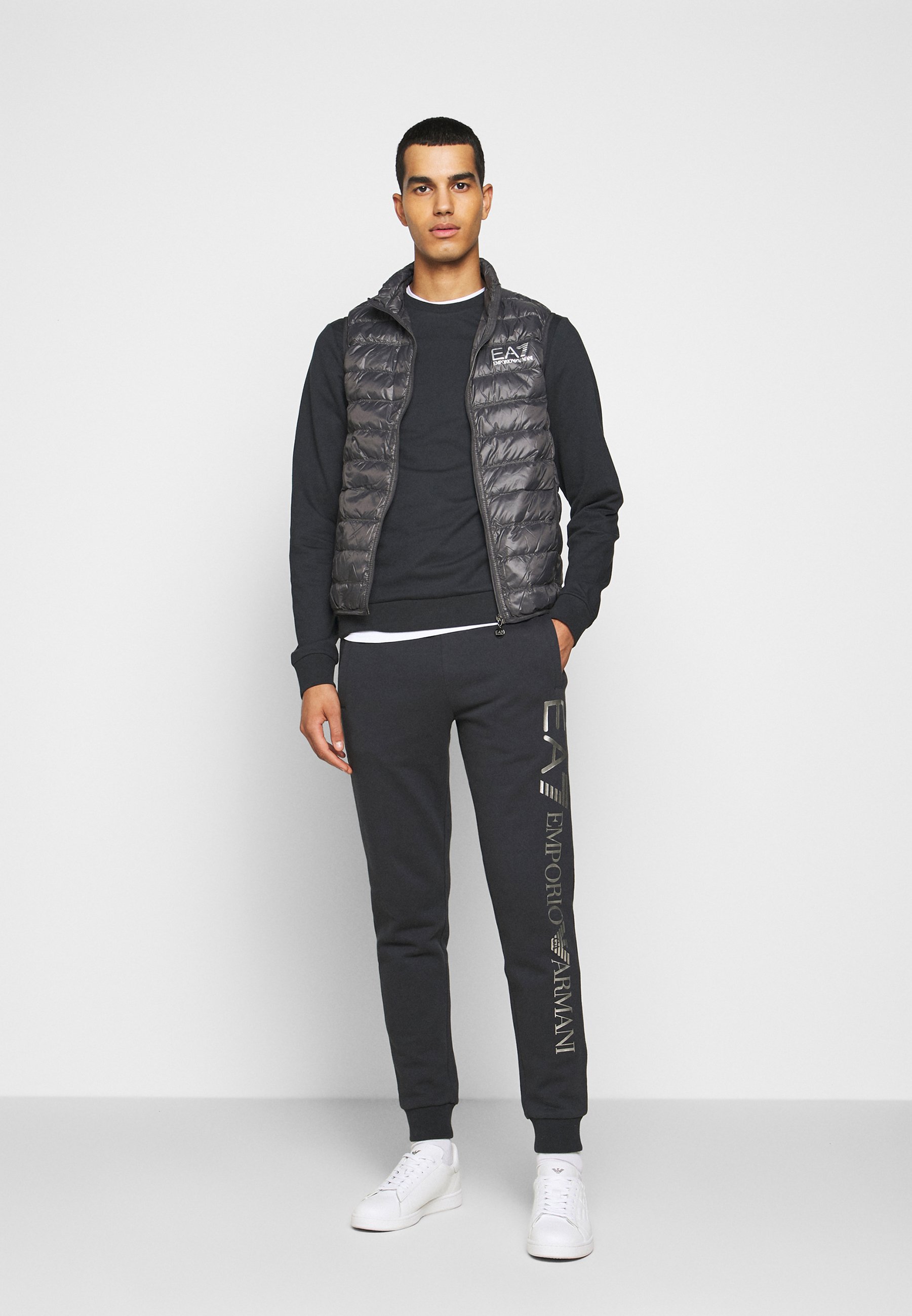 ea7 anthracite jacket