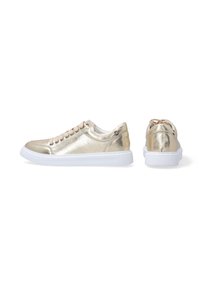 Metallisch goldene Sneakers mit weißen Gummisohlen, glatter Textur, runder Zehenpartie und sechs Ösen; verfügen über ein dezentes Logo an der Ferse.