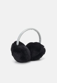 Earmuffs de pelúcia preta com uma faixa flexível prateada brilhante. Textura suave com coberturas arredondadas para as orelhas, proporcionando calor e conforto.