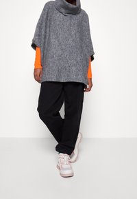 ONLY Pončo - mottled grey