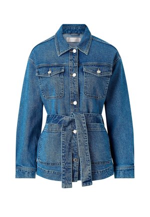 Spijkerjasje met lange mouwen, knoopsluiting aan de voorkant, twee borstzakken met klep, twee lagere zakken en een bijpassende riem in de taille.