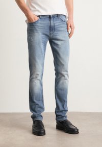 HUGO Traperice uskog kroja - medium blue