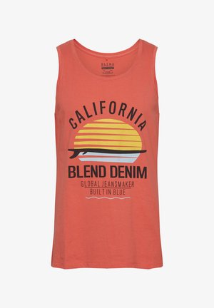 Oranje tanktop met een ronde halslijn, voorzien van een grafische print van een zonsondergang en de tekst "CALIFORNIA BLEND DENIM" in contrasterende kleuren. Gemaakt van katoen.