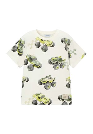 Maglietta bianca a maniche corte con motivi di monster truck verdi e gialli e dettagli con bandiere a scacchi.