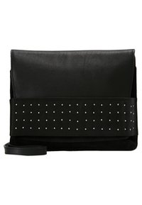 Černá kožená kabelka s složeným designem, obsahuje černý textilní pás s kovovými hroty. Součástí je odnímatelný kožený popruh.