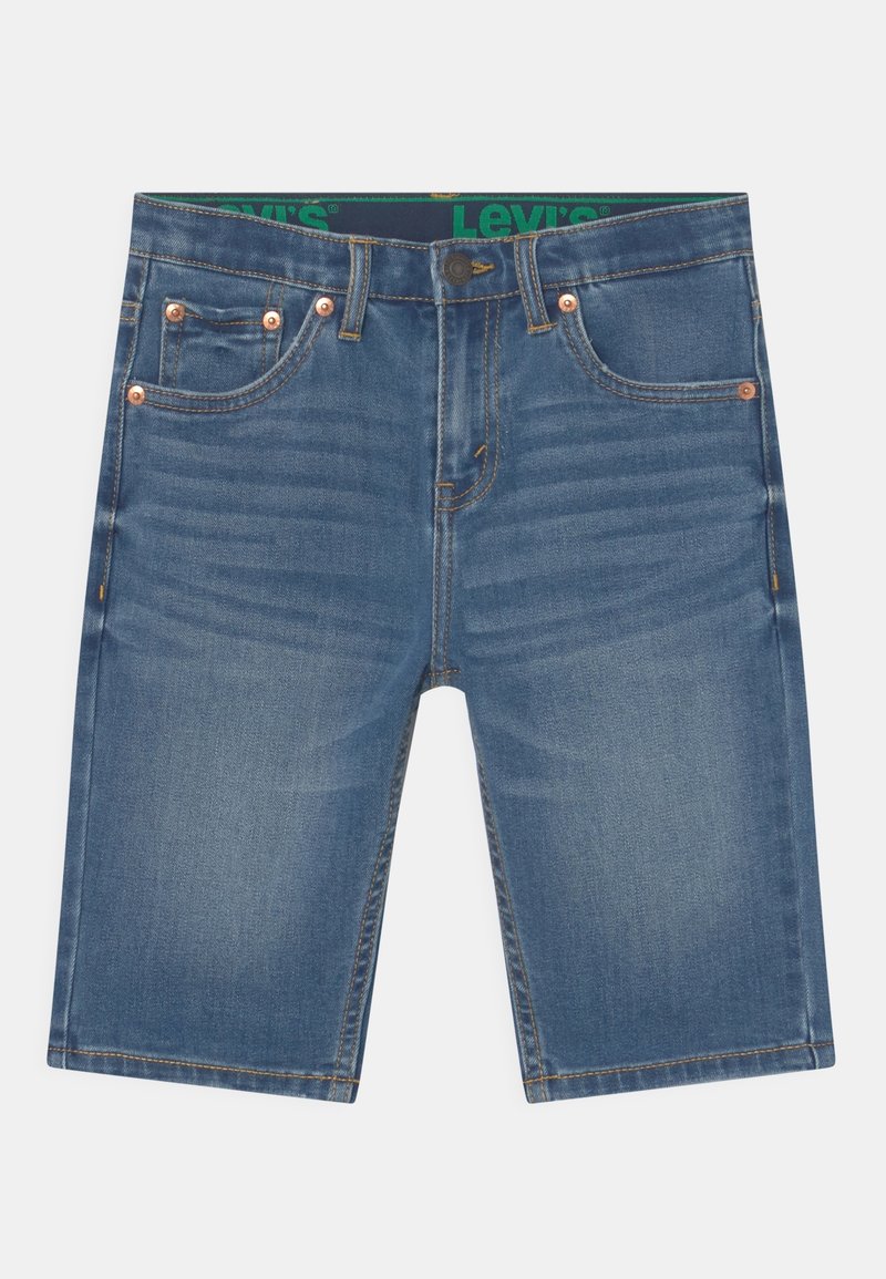 Short en denim bleu Levi's avec poches avant, fermeture à boutons, passants pour ceinture et rivets en cuivre, disposé à plat sur un fond blanc.