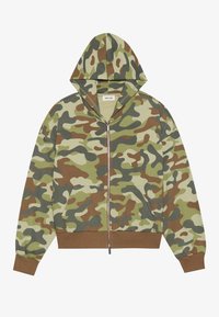 Sudadera camuflaje con cremallera frontal, que presenta tonos de verde y marrón, puños elásticos y capucha con cordón. Tejido suave con un corte relajado.
