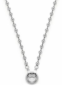 Sølvkuglekæde med glatte sfæriske perler og en cirkulær lås med to metaltabs, der udviser et elegant, moderne design.