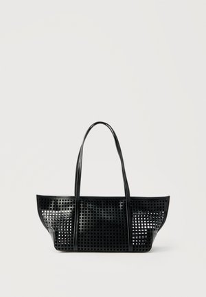 Sac fourre-tout rectangulaire noir avec motif de découpe carrée ouverte et deux longues poignées, présenté sur un fond clair uni.