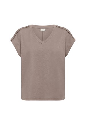 Majica s V-izrezom i kratkim rukavima od svijetlo taupe tkanine s mekanom teksturom. Sadrži čipkastu obrubu duž ramena i ležeran kroj.