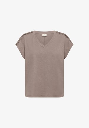 Top de manga corta con escote en V en tela color taupe claro con una textura suave. Presenta un borde de encaje a lo largo de las costuras de los hombros y un corte relajado.