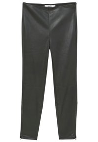 Czarne spodnie z sztucznej skóry o dopasowanym kroju z zamkami błyskawicznymi na kostkach, gładki przód i bez widocznych kieszeni, leżące na białym tle.