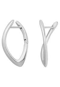 Boucles d'oreilles créoles en argent avec un design abstrait en torsion. Surface lisse et réfléchissante avec une fermeture arrière sécurisée.