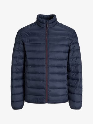 Námornícka puffer bunda s prešívaným dizajnom, vysokým golierom a predným zipsom. Obsahuje kontrastný červený zips a elastické manžety. Mäkká textura.