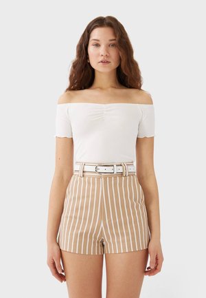 MIT PRINT UND GÜRTEL - Szorty - beige