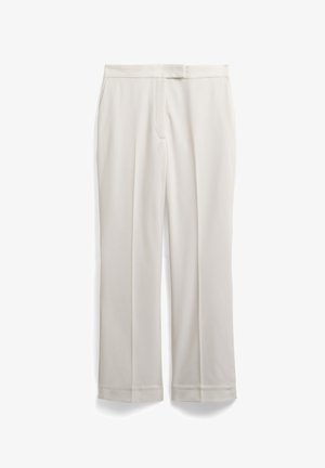 Hose in einer hellen Cremfarbe, mit geradem Bein, vorderen Taschen und glatter Stofftextur. Enthält ein dezentes Faltendetail.