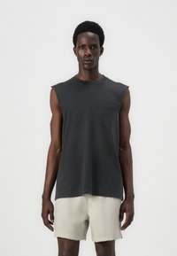 Hollister Co. - MAY1 BOXY CUTOFF POCKET TANK WASH WEBEX - Top - black Thumbnail Image 1