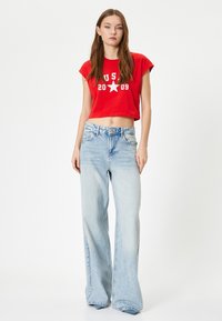 Koton - T-shirt z nadrukiem