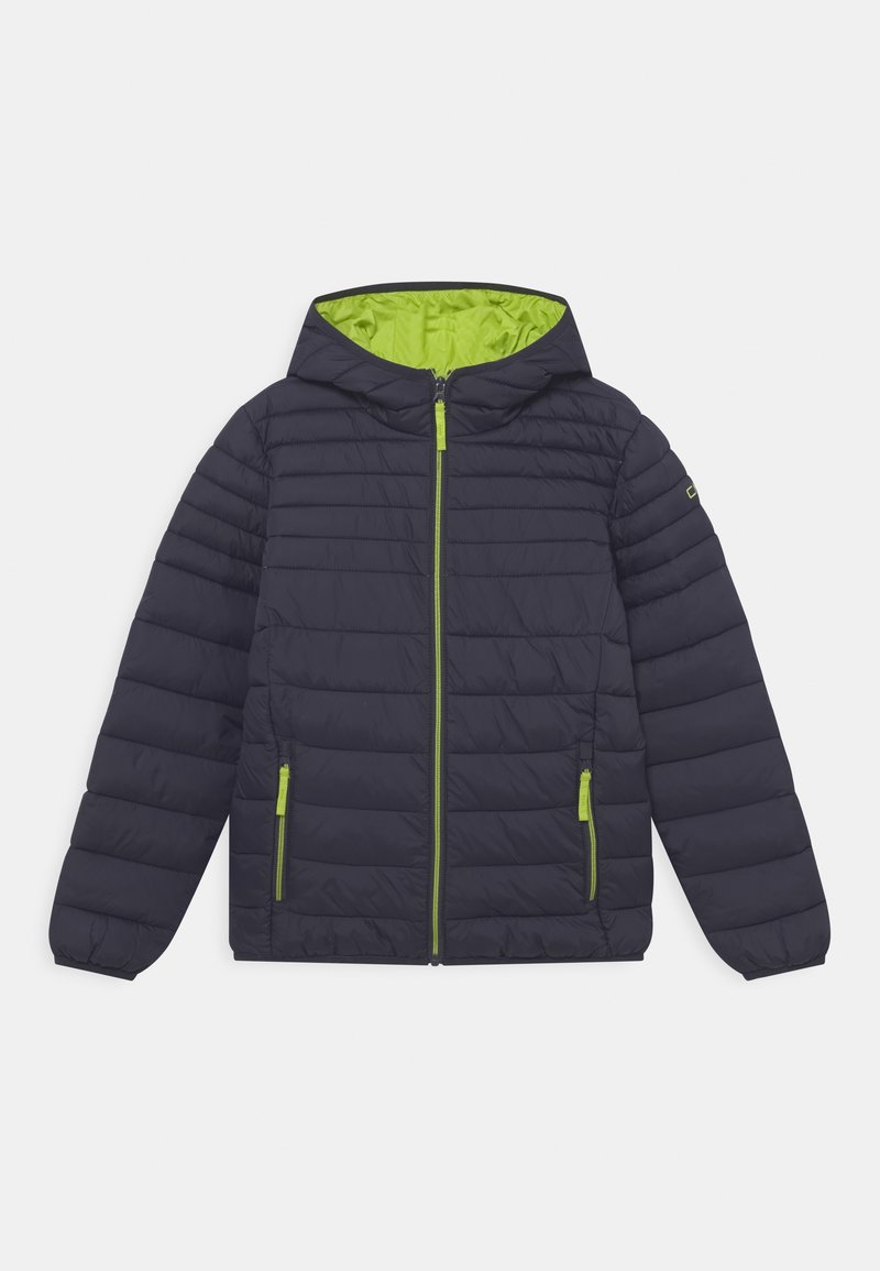 Tmavě modrá prošívaná bunda s kapucí, limetkově zelený zip a ozdoby na kapsách, celý zip zapnutý, rukávy prodloužené, na bílém pozadí.