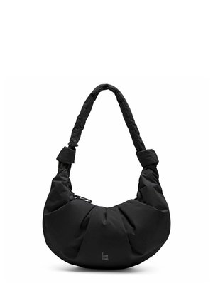 Borsa a tracolla in tessuto morbido nero a forma di mezzaluna con tracolla imbottita e piccolo logo "GOT BAG." al centro in basso.