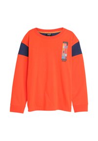 Langarm T-shirt in fel Oranje katoen, met marineblauwe stoffen accenten op de schouders en een multicolor grafische zakdetail.