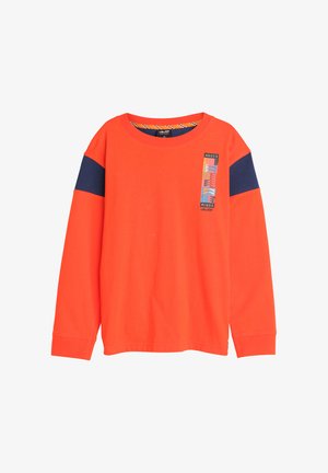 Langarm T-shirt in fel Oranje katoen, met marineblauwe stoffen accenten op de schouders en een multicolor grafische zakdetail.