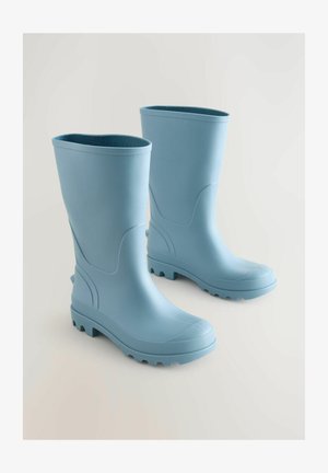 Botas de lluvia de goma de color azul claro con suelas texturizadas, exterior liso, puntas redondeadas y talón reforzado; diseñadas para ser resistentes al agua.