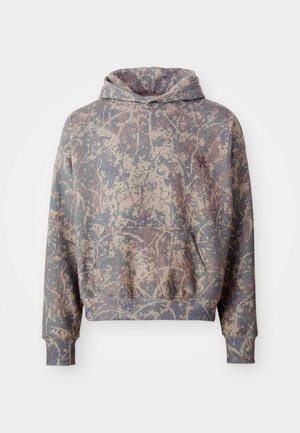 Hooded sweatshirt in a camouflaged pattern with blue, beige, and brown hues. Features a front pocket and ribbed cuffs and hem. Made of soft fabric.