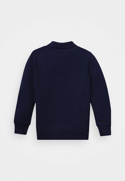 Camisa polo de manga larga en azul marino, con cuello, puños acanalados y confeccionada en una tela suave con una textura lisa.