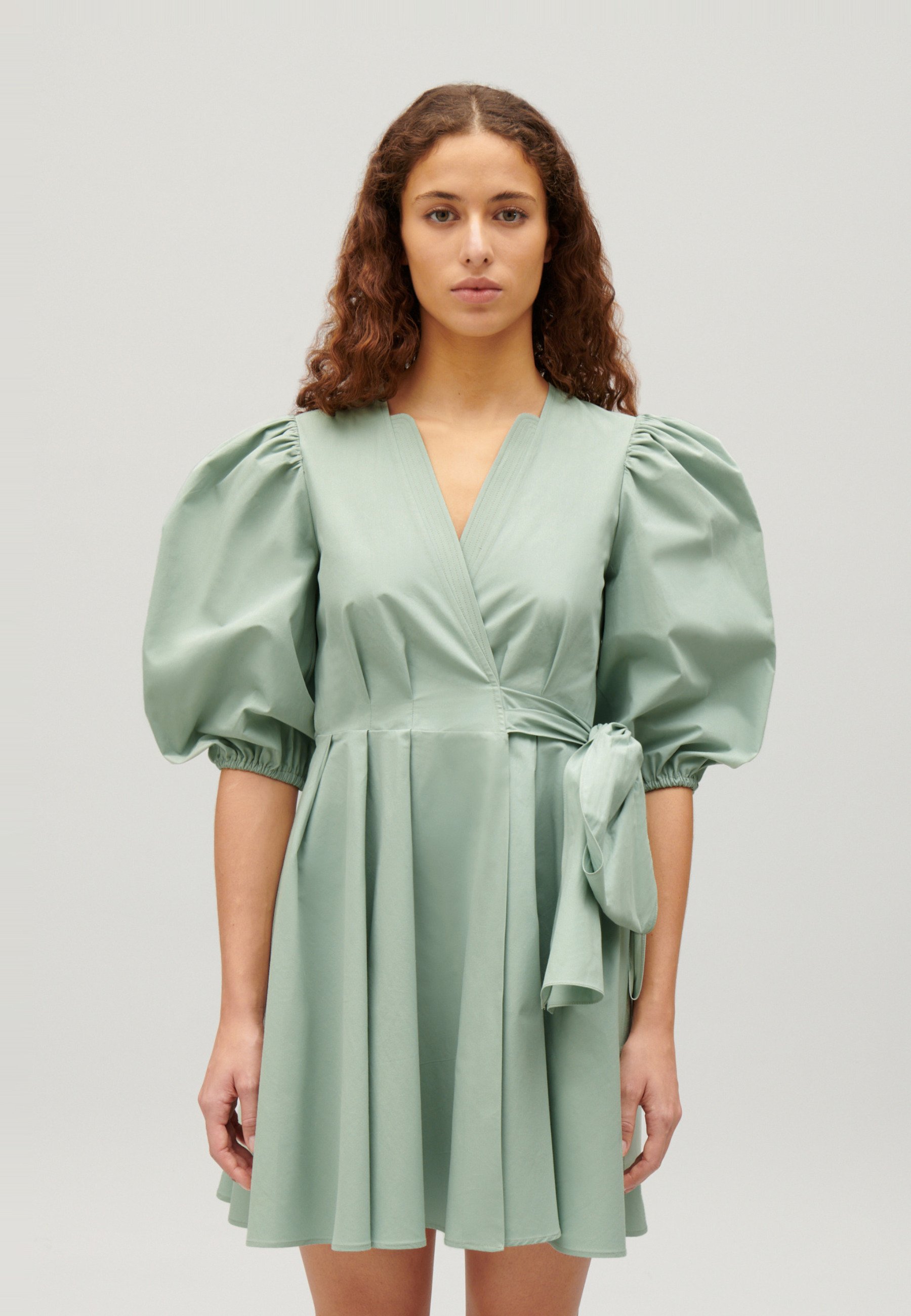 Claudie Pierlot ROBE COURTE CACHE-CUR - Day dress - amande/light green -  Zalando