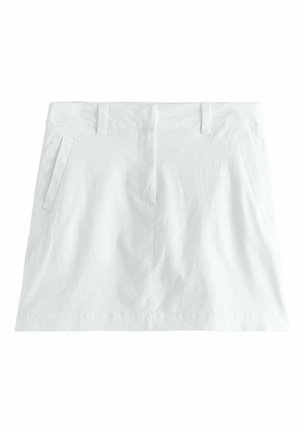 Weißer A-Linien-Rock mit Seitentaschen und Gürtelschlaufen, vordere Nahtdetails, aus leichtem Stoff gefertigt.
