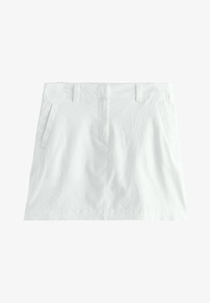 Weißer A-Linien-Rock mit Seitentaschen und Gürtelschlaufen, vordere Nahtdetails, aus leichtem Stoff gefertigt.