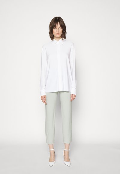 Norma Kamali COLLAR STAND - Button-down blouse - snow white