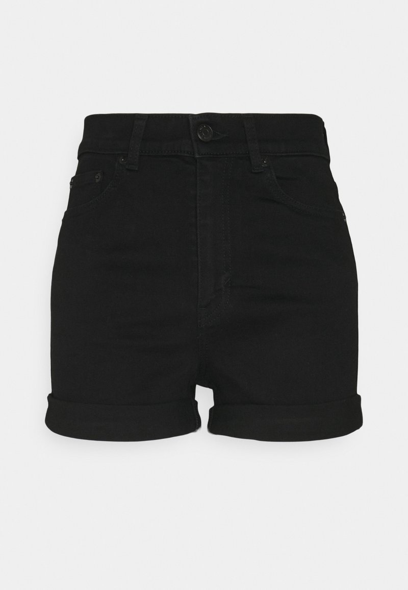 Shorts en jean noir avec revers roulés, fermeture à boutons et glissière à l'avant, passants pour ceinture et poches avant sur fond blanc.
