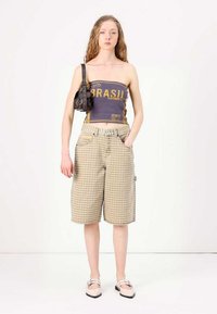 BDG Urban Outfitters CHECK NICOLA JORT - Shorts - beige