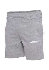 Grau Baumwollshorts mit einem elastischen Bund, ausgestattet mit seitlichen Taschen und einem weißen "HUMMEL"-Logo am unteren linken Bein.