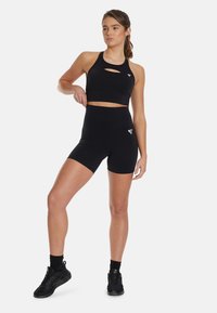 SQUATPROOF BRISK HIGH NECK - Športová podprsenka so strednou podporou - black