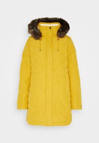 Gul vadderad vinterjacka med foder i päls, framsida med dragkedja, tryckknappar och sidofickor, visad på en vit bakgrund.