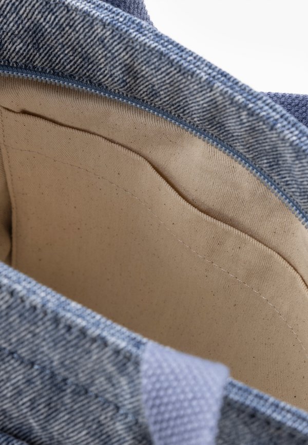 MINI ICON - Cross body bag - denim3