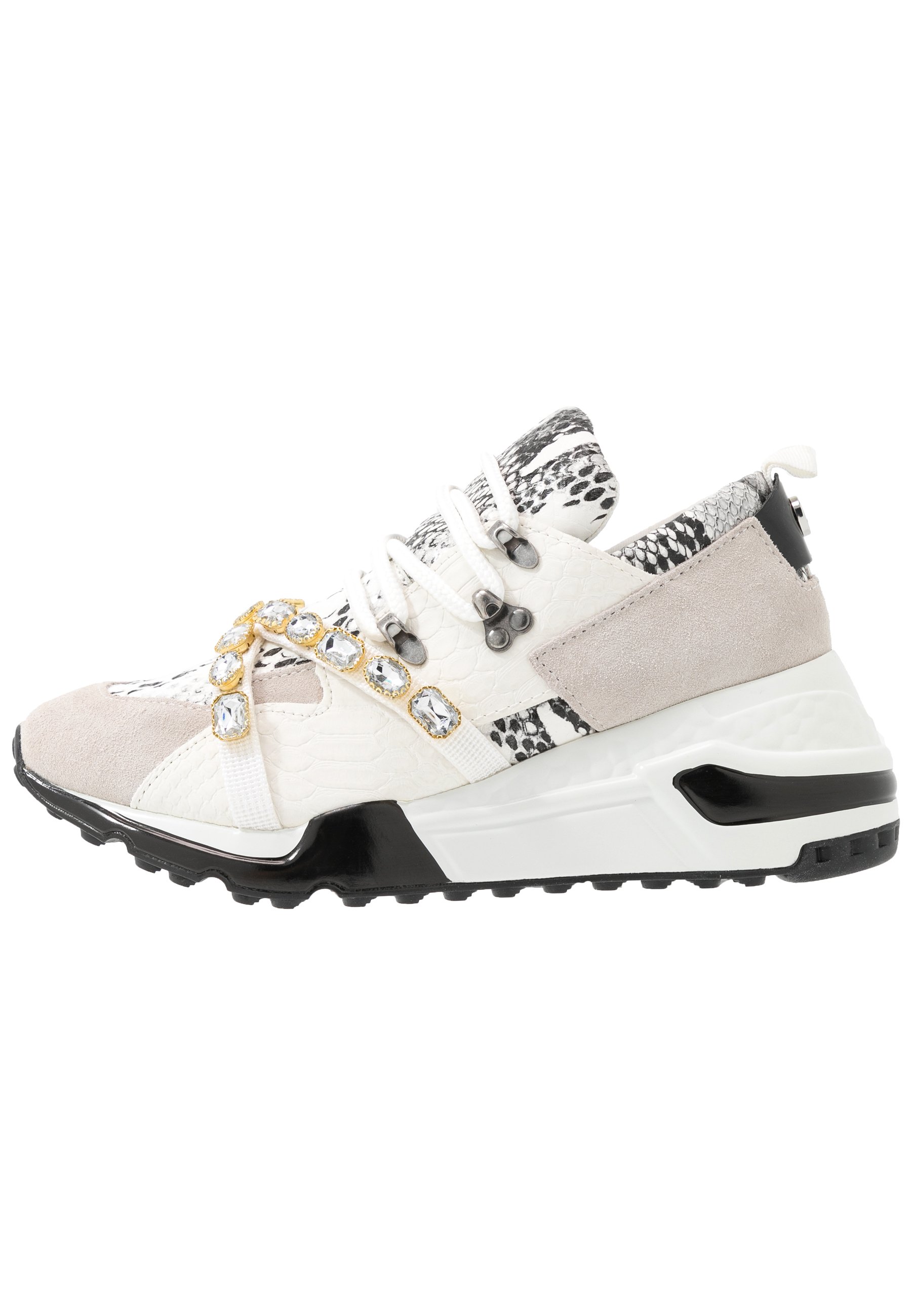 steve madden tekkies